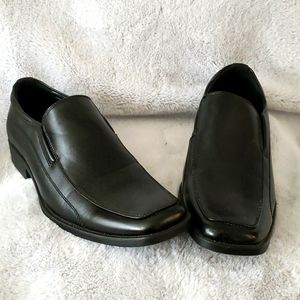 Barely worn Mens Perry Ellis Dress shoes